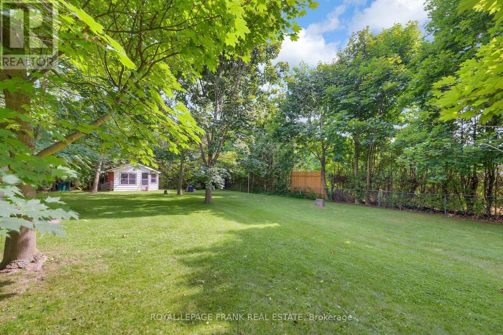 












17 PHAIR AVENUE

,
Clarington (Courtice),




Ontario
L1E2W5

