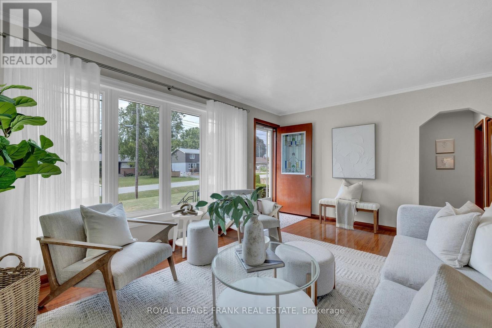 












17 PHAIR AVENUE

,
Clarington (Courtice),




Ontario
L1E2W5

