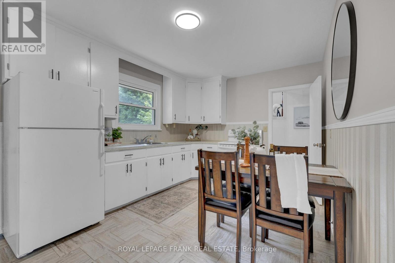 












17 PHAIR AVENUE

,
Clarington (Courtice),




Ontario
L1E2W5

