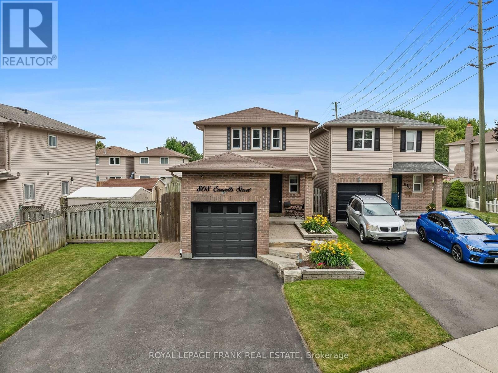 












808 CROWELLS STREET

,
Oshawa (Pinecrest),




Ontario
L1K1X4

