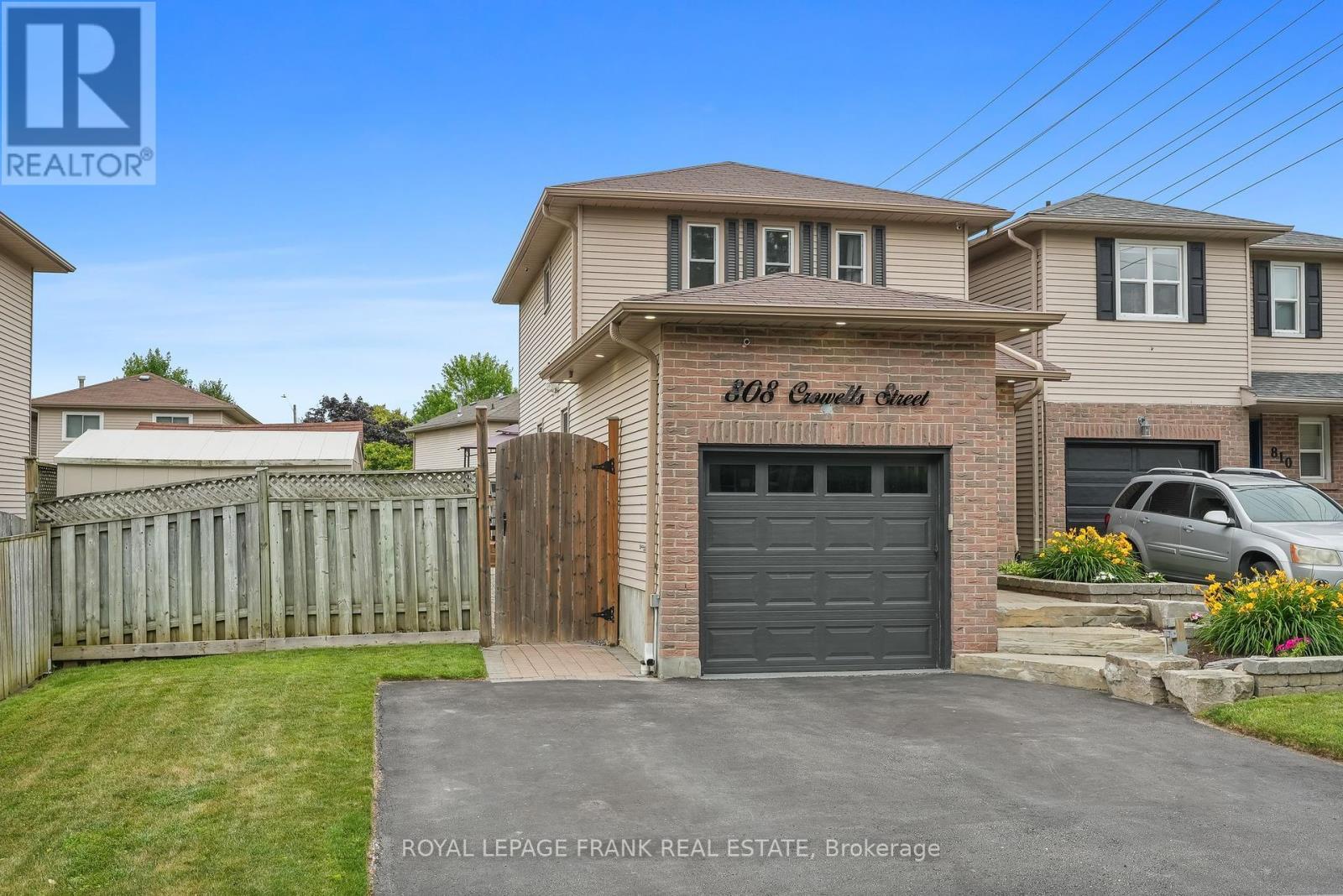 












808 CROWELLS STREET

,
Oshawa (Pinecrest),




Ontario
L1K1X4

