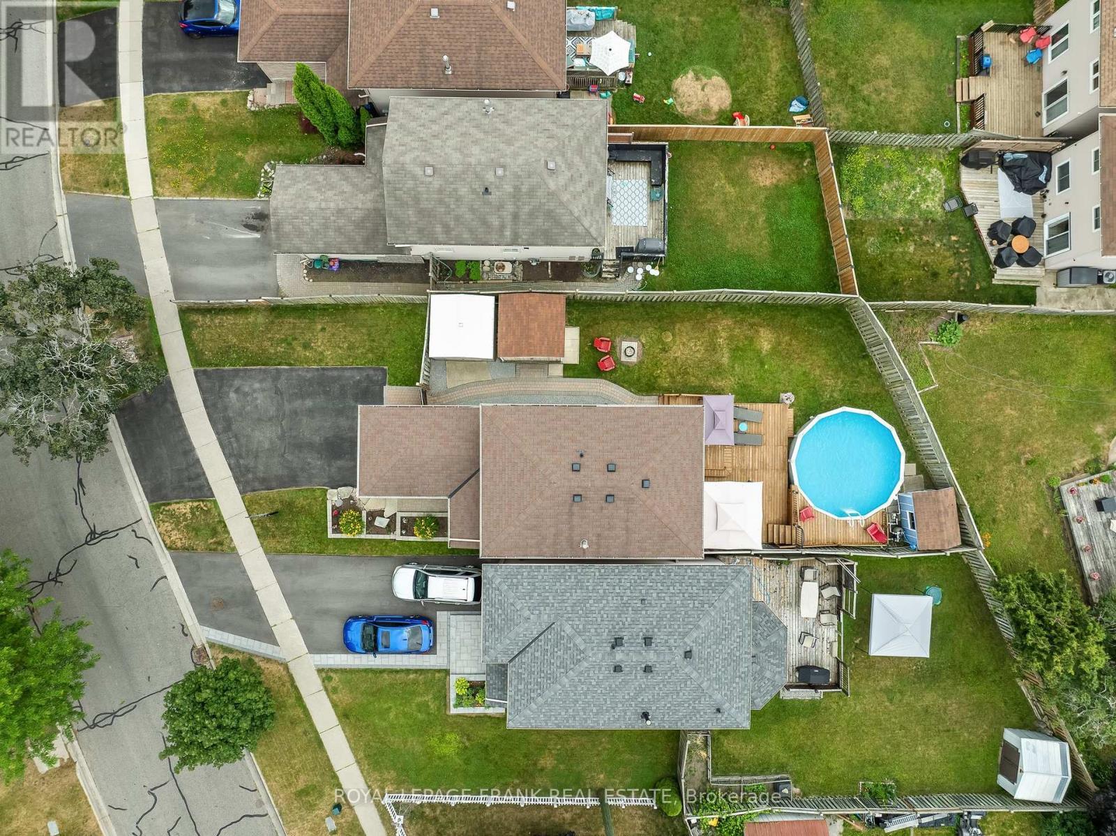 












808 CROWELLS STREET

,
Oshawa (Pinecrest),




Ontario
L1K1X4

