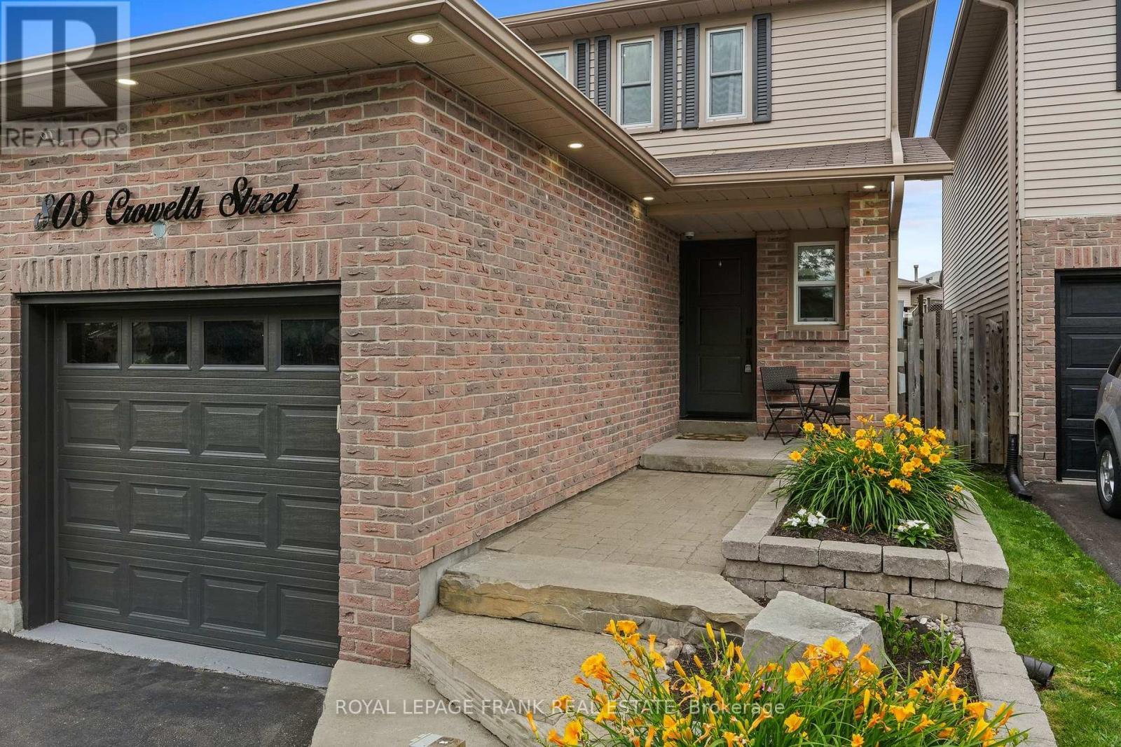 












808 CROWELLS STREET

,
Oshawa (Pinecrest),




Ontario
L1K1X4

