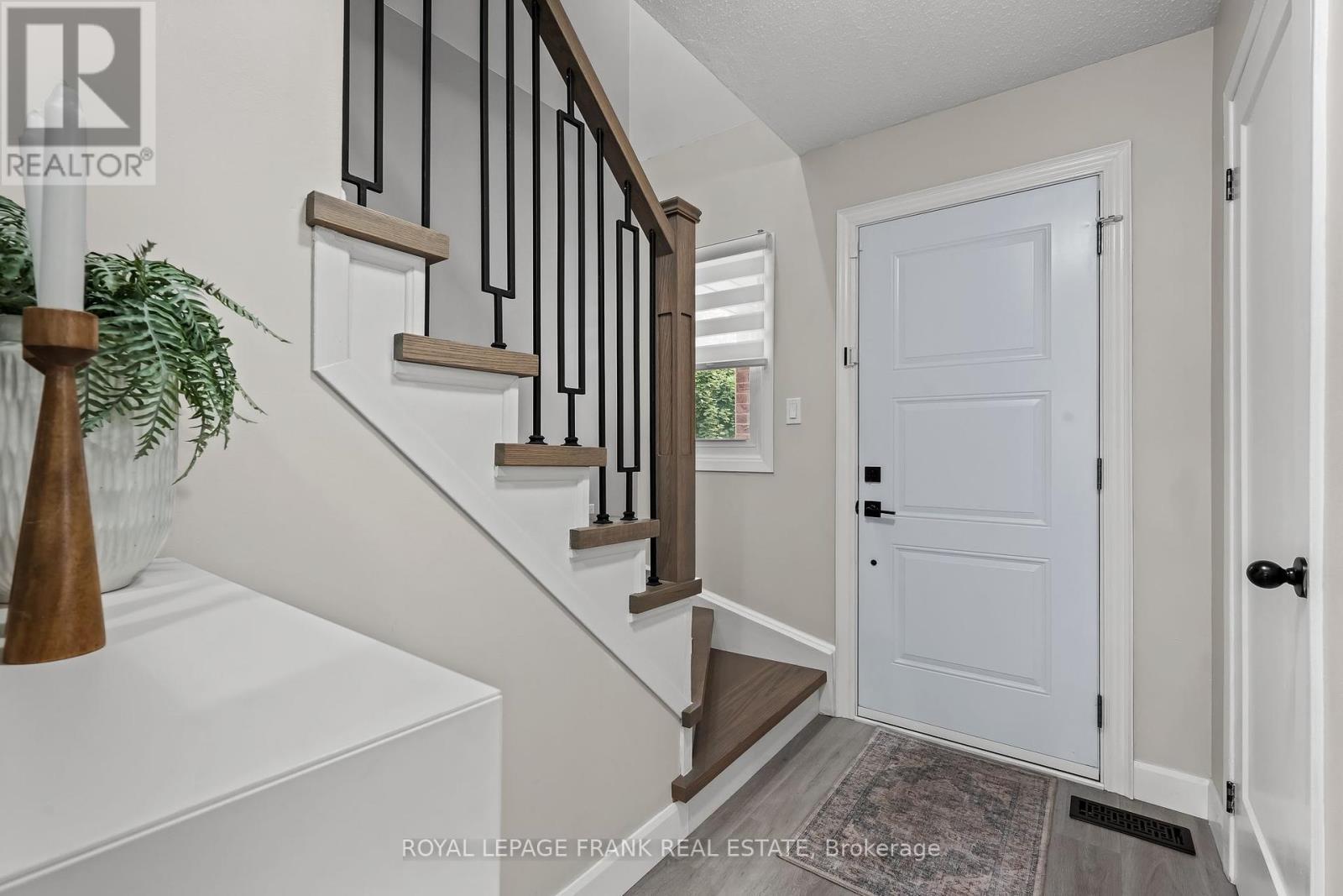 












808 CROWELLS STREET

,
Oshawa (Pinecrest),




Ontario
L1K1X4


