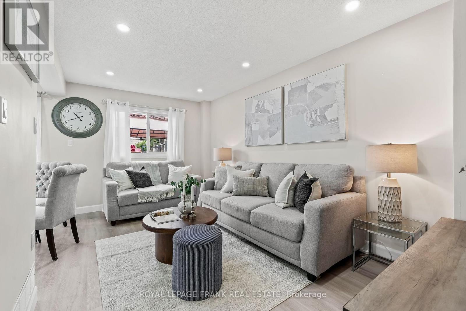 












808 CROWELLS STREET

,
Oshawa (Pinecrest),




Ontario
L1K1X4

