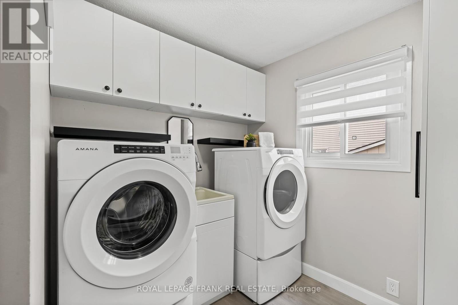 












808 CROWELLS STREET

,
Oshawa (Pinecrest),




Ontario
L1K1X4


