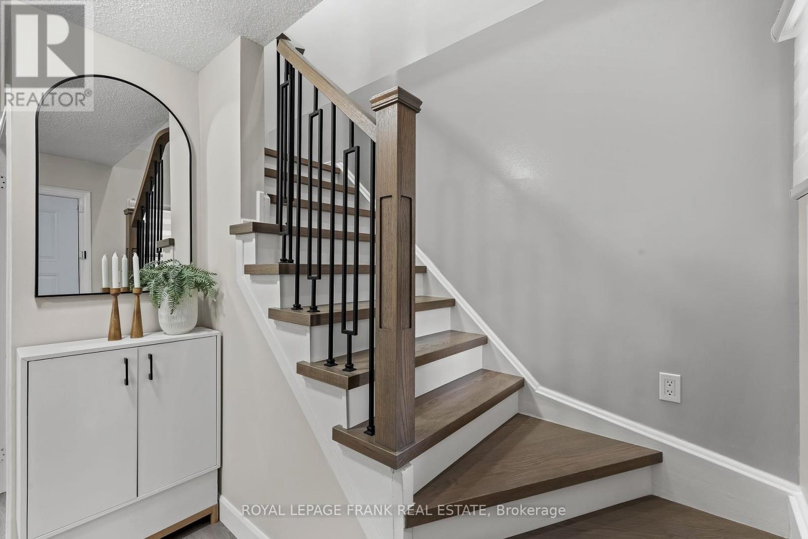 












808 CROWELLS STREET

,
Oshawa (Pinecrest),




Ontario
L1K1X4

