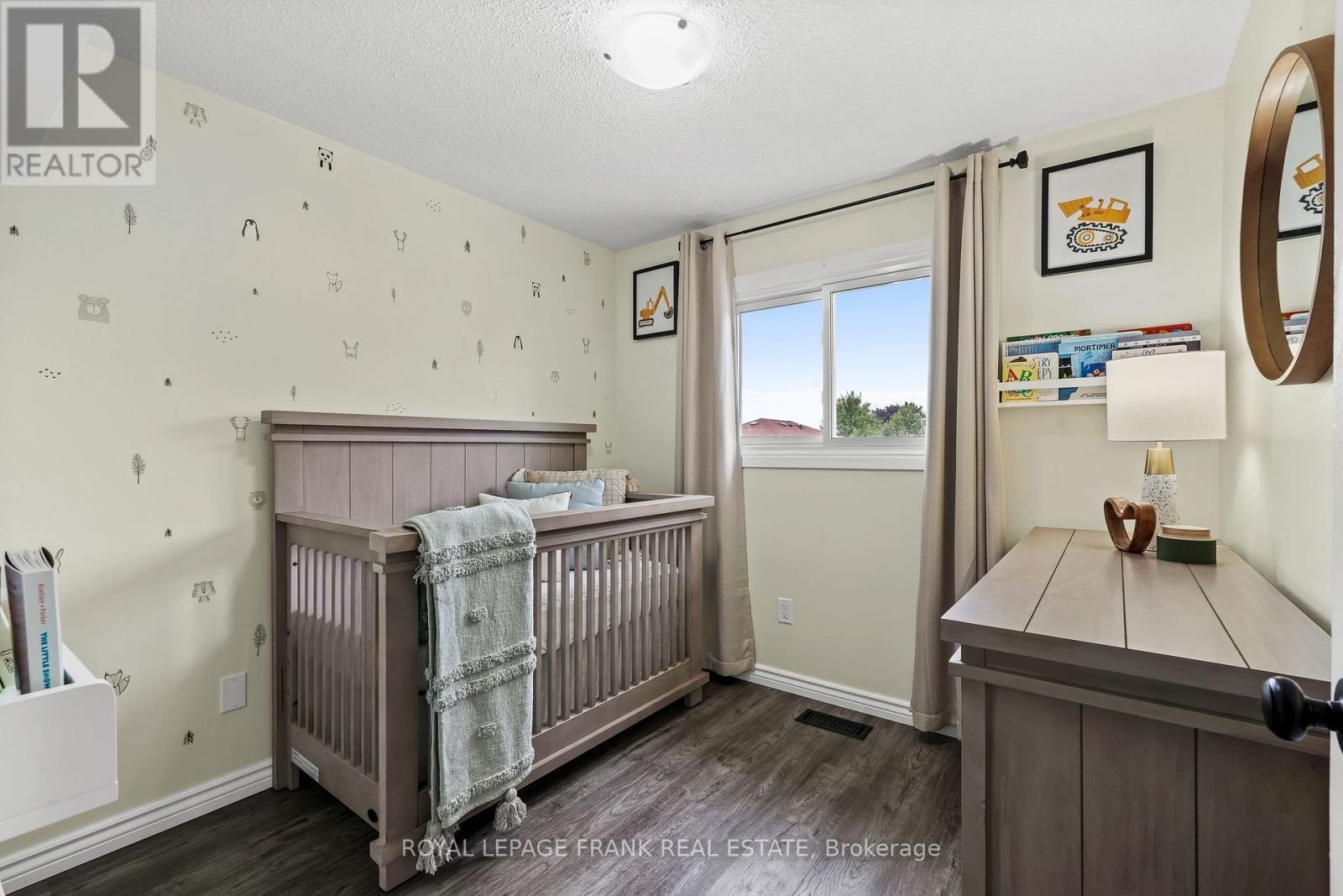 












808 CROWELLS STREET

,
Oshawa (Pinecrest),




Ontario
L1K1X4

