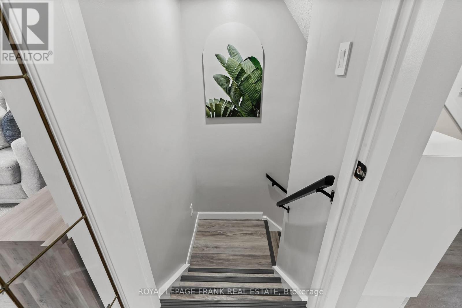












808 CROWELLS STREET

,
Oshawa (Pinecrest),




Ontario
L1K1X4

