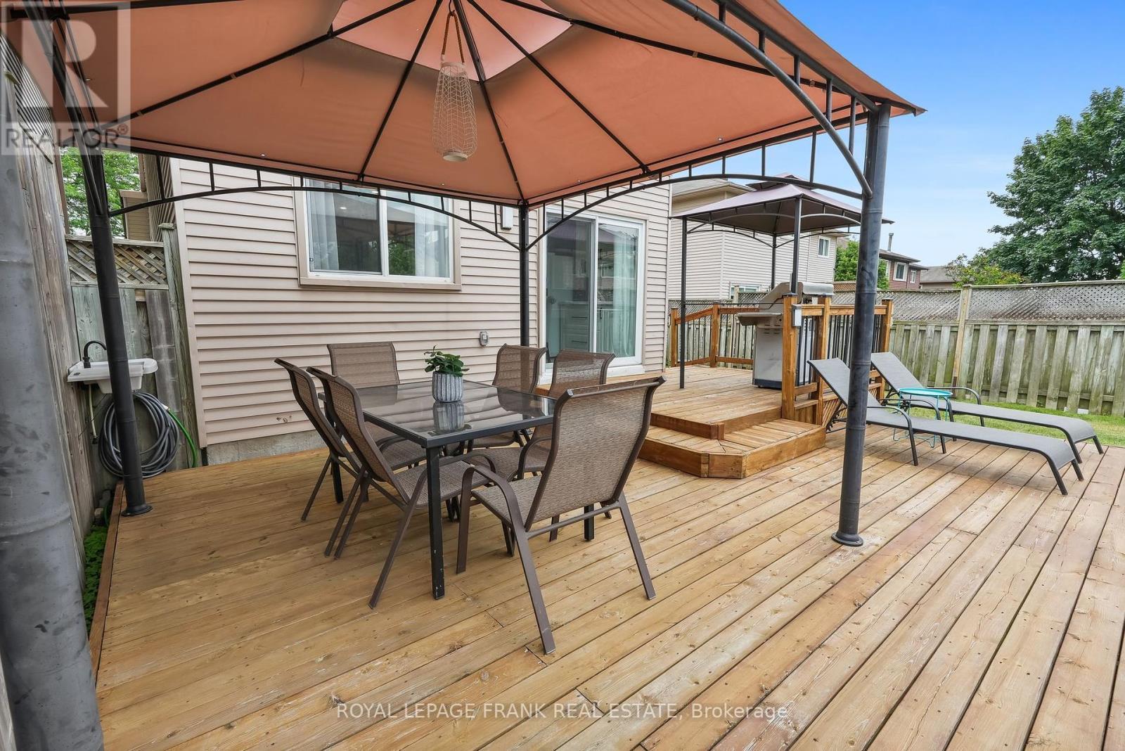 












808 CROWELLS STREET

,
Oshawa (Pinecrest),




Ontario
L1K1X4

