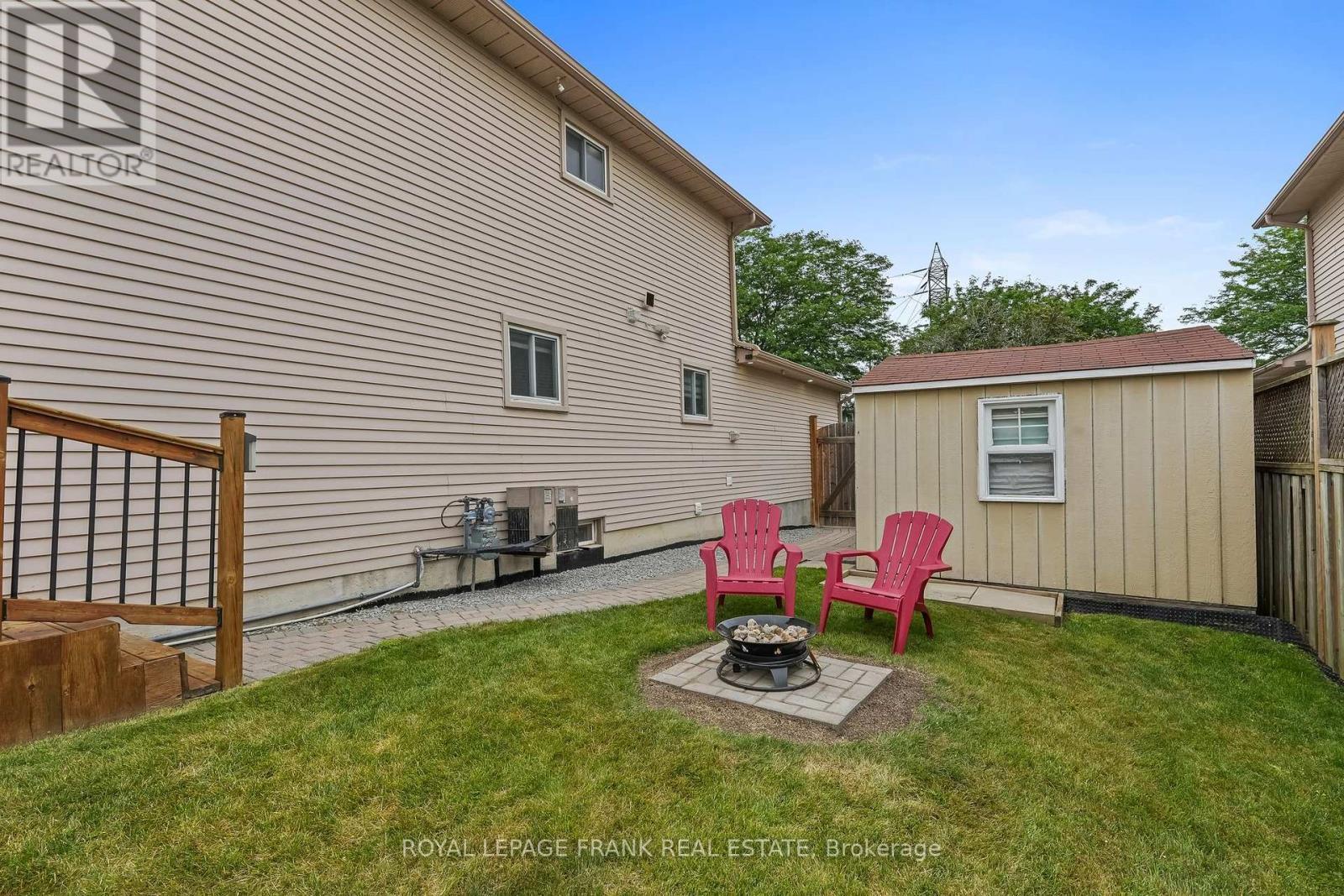 












808 CROWELLS STREET

,
Oshawa (Pinecrest),




Ontario
L1K1X4

