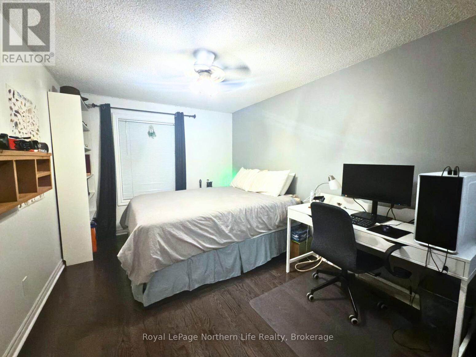 












32 INDIAN ARROW ROAD

,
Barrie (North Shore),




Ontario
L4M5G3


