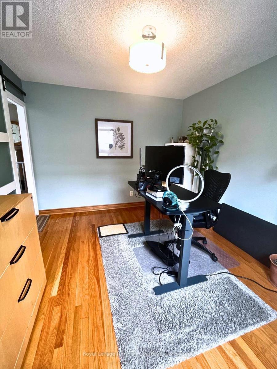 












32 INDIAN ARROW ROAD

,
Barrie (North Shore),




Ontario
L4M5G3

