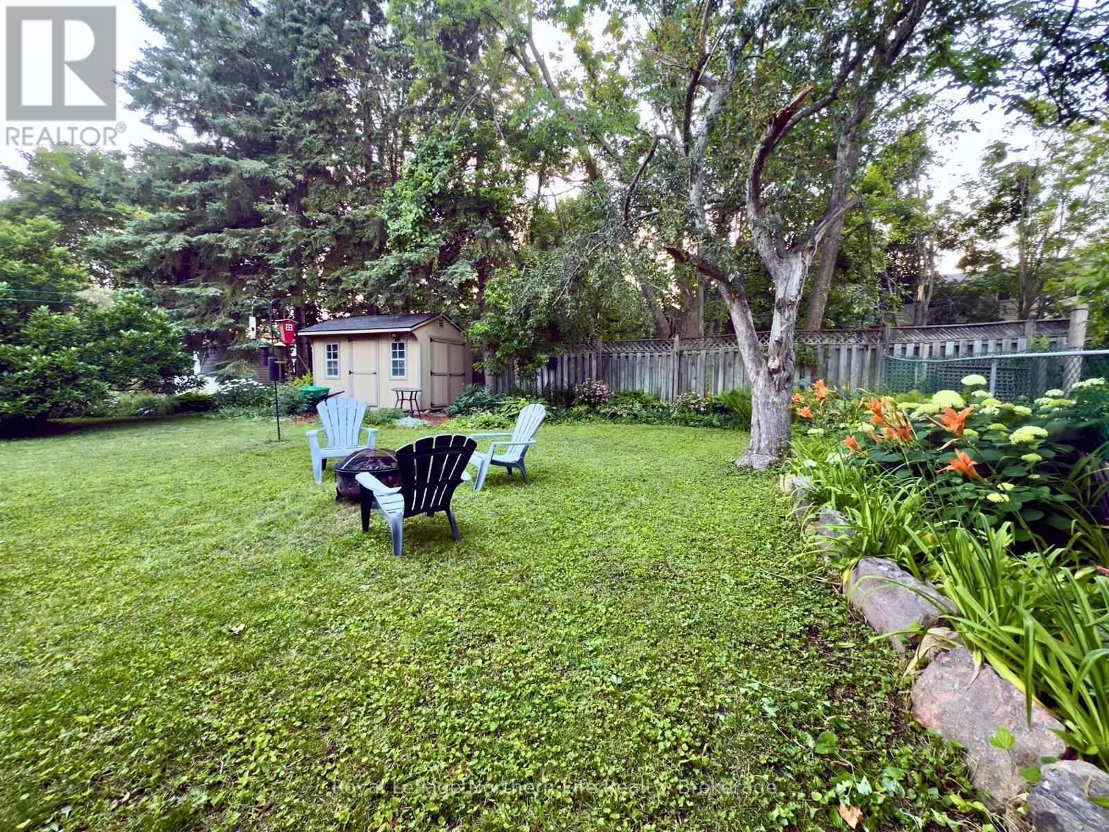 












32 INDIAN ARROW ROAD

,
Barrie (North Shore),




Ontario
L4M5G3

