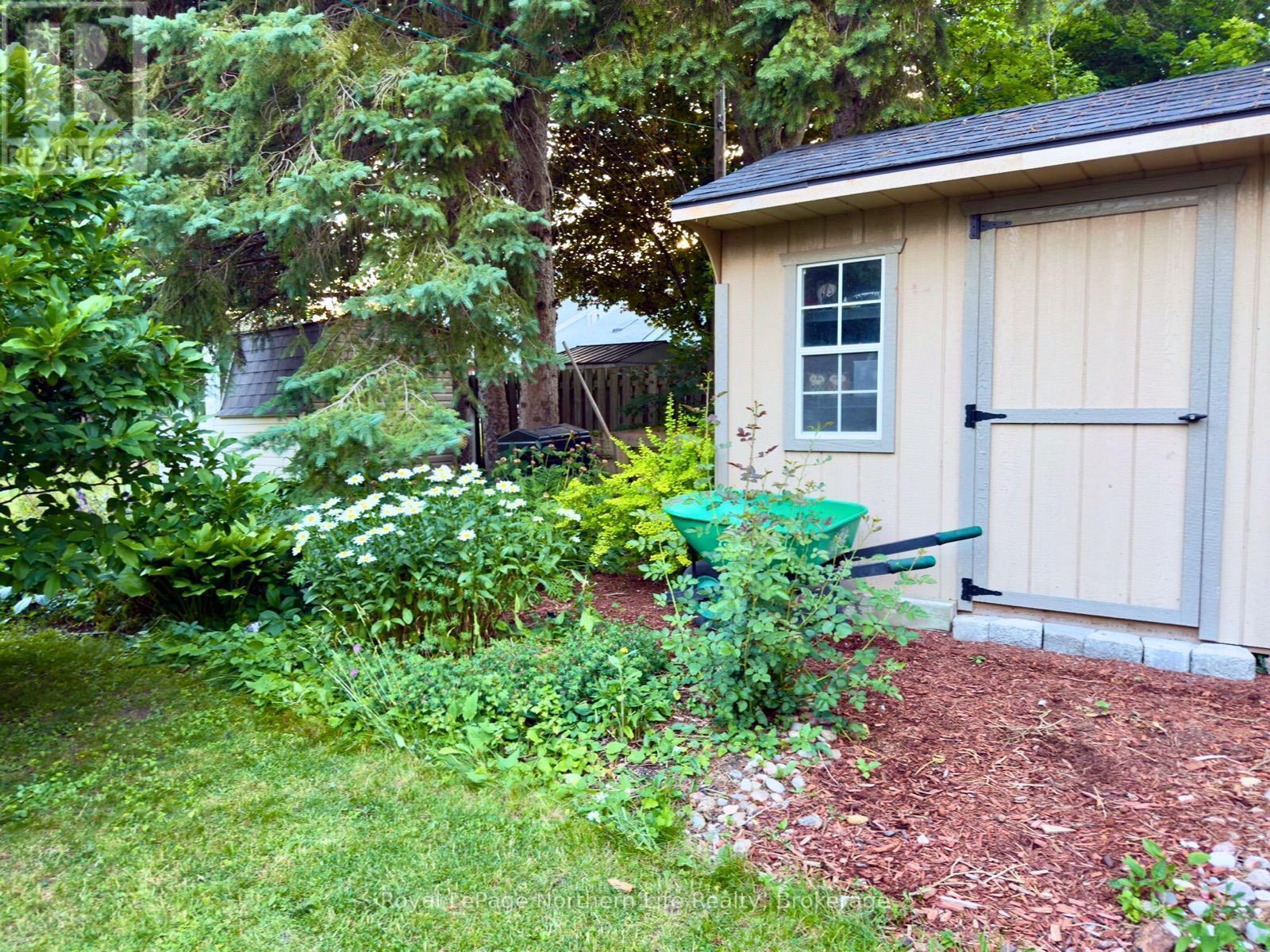 












32 INDIAN ARROW ROAD

,
Barrie (North Shore),




Ontario
L4M5G3

