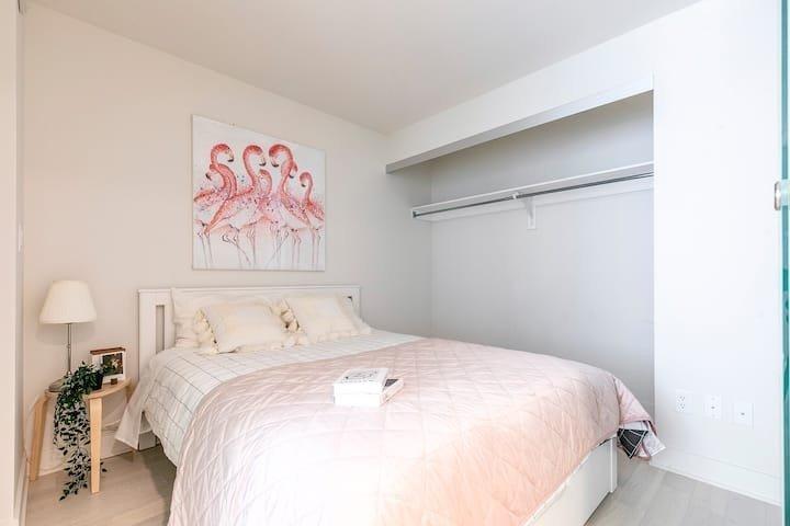 









1288


Rue St-Antoine O.

, 612,
Montréal (Ville-Marie),




QC
H3C0X6

