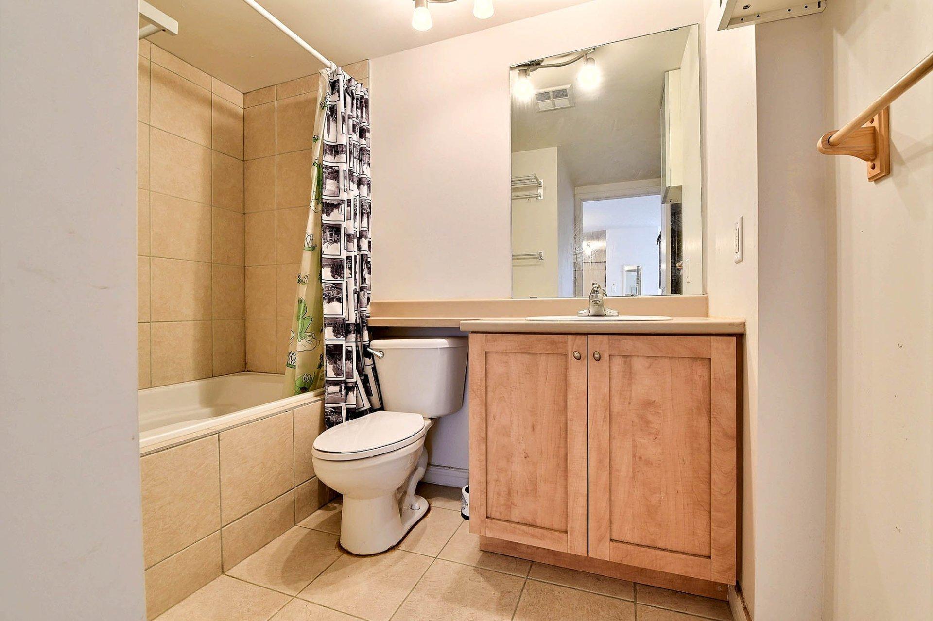 









1225


Rue Notre-Dame O.

, 723,
Montréal (Ville-Marie),




QC
H3C6S3

