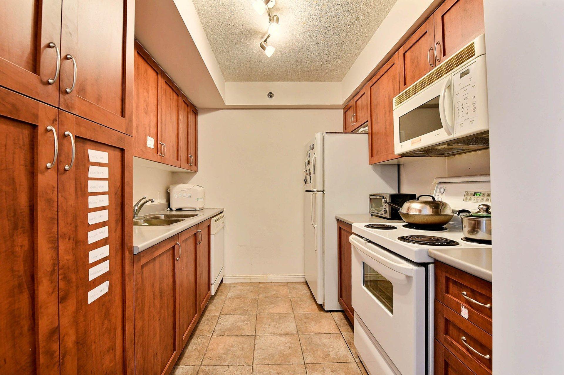 









1225


Rue Notre-Dame O.

, 723,
Montréal (Ville-Marie),




QC
H3C6S3


