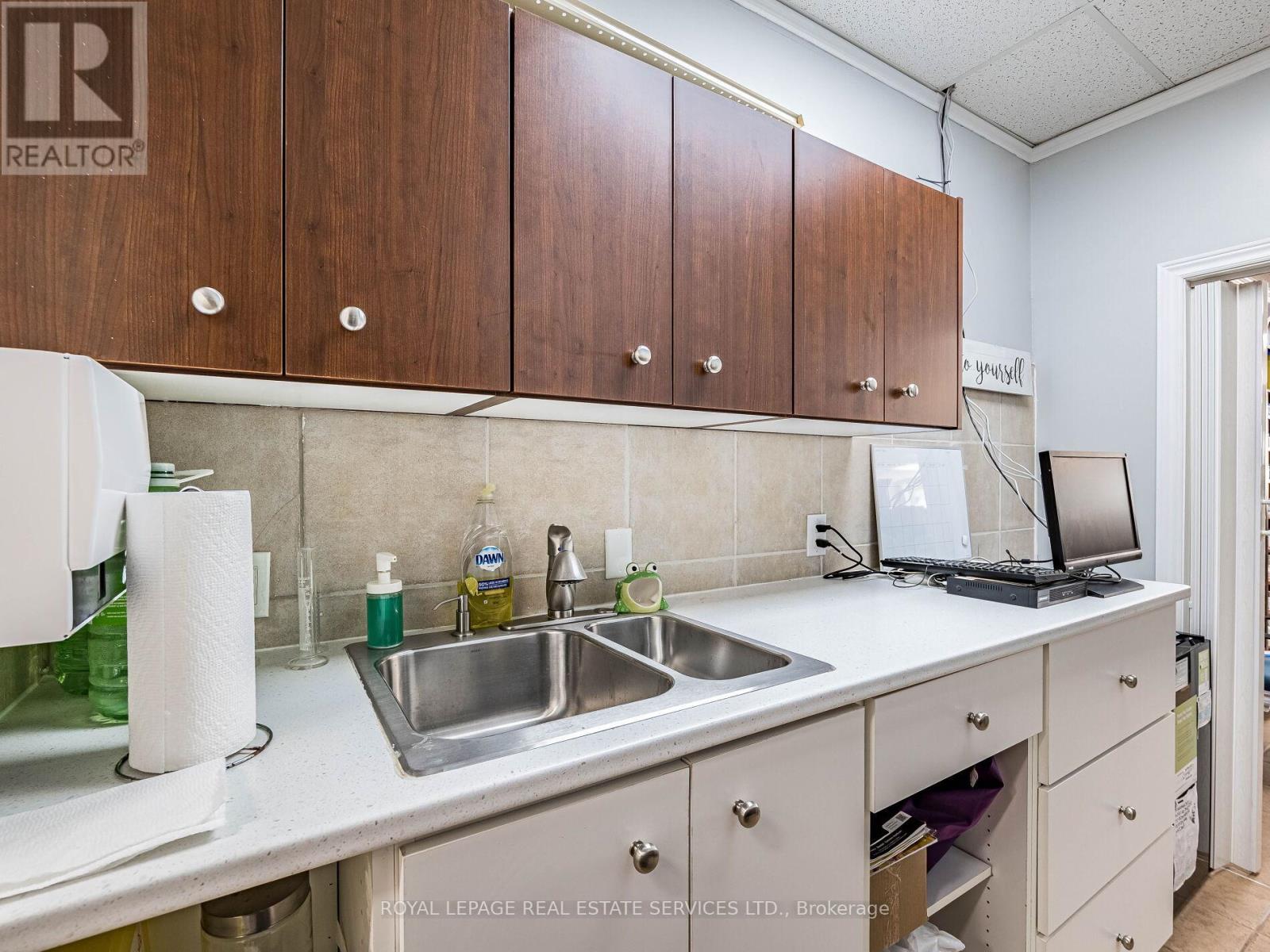 












4 - 287 DUNDAS STREET E

,
Hamilton,




Ontario
L0R2H6

