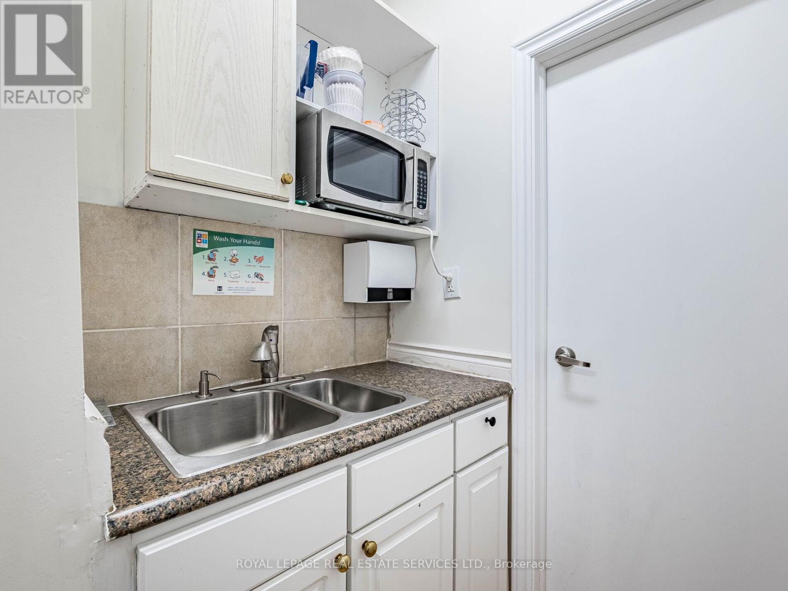 












4 - 287 DUNDAS STREET E

,
Hamilton,




Ontario
L0R2H6

