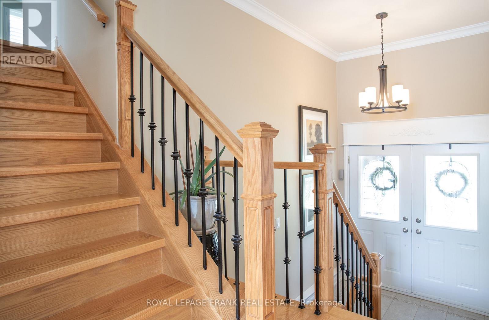 












524 CENTRE STREET N

,
Whitby (Downtown Whitby),




Ontario
L1N4T6

