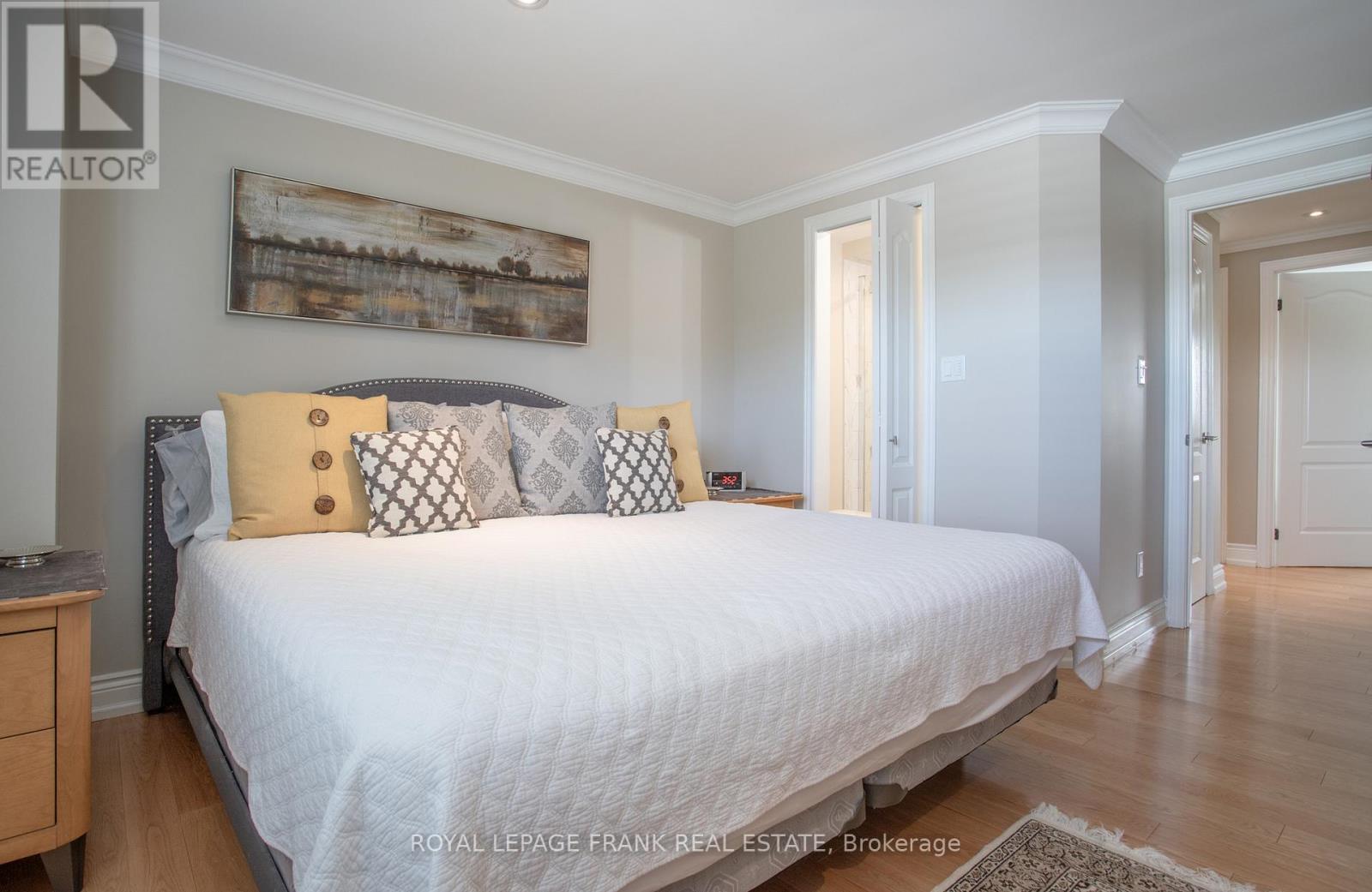 












524 CENTRE STREET N

,
Whitby (Downtown Whitby),




Ontario
L1N4T6

