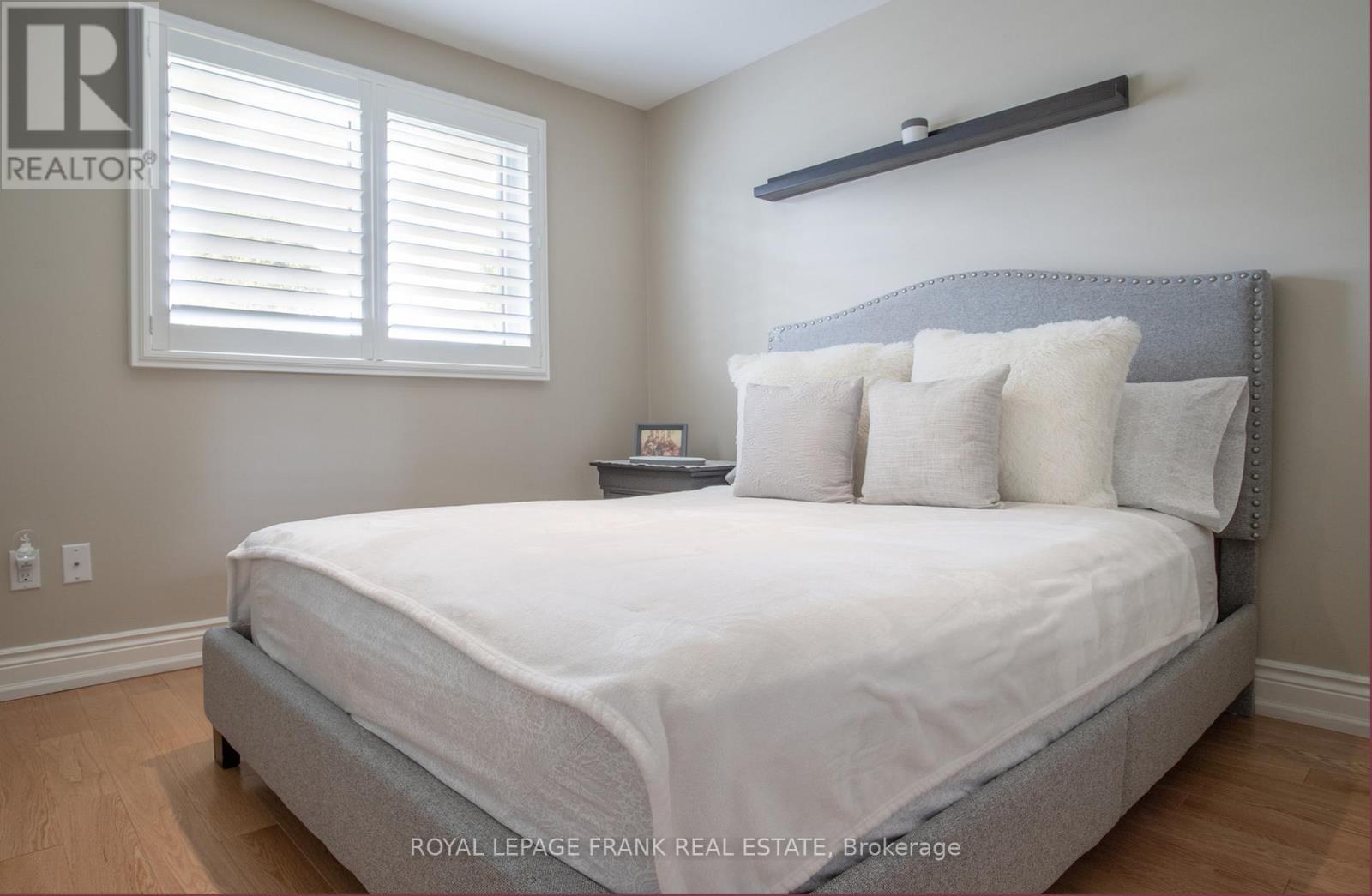 












524 CENTRE STREET N

,
Whitby (Downtown Whitby),




Ontario
L1N4T6

