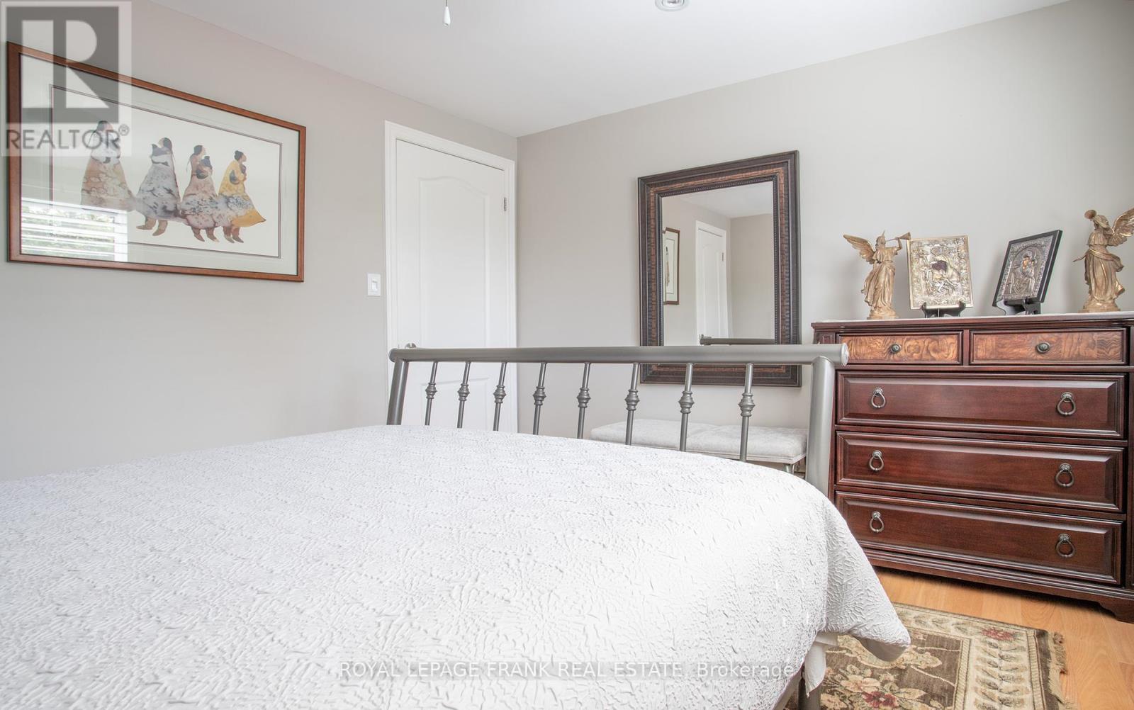 












524 CENTRE STREET N

,
Whitby (Downtown Whitby),




Ontario
L1N4T6

