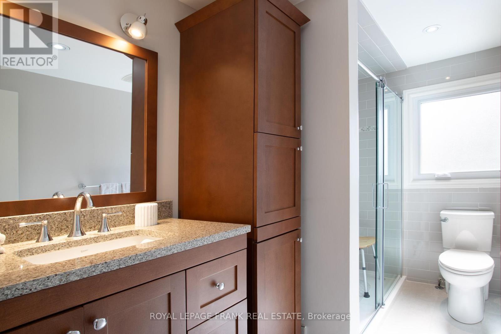 












524 CENTRE STREET N

,
Whitby (Downtown Whitby),




Ontario
L1N4T6

