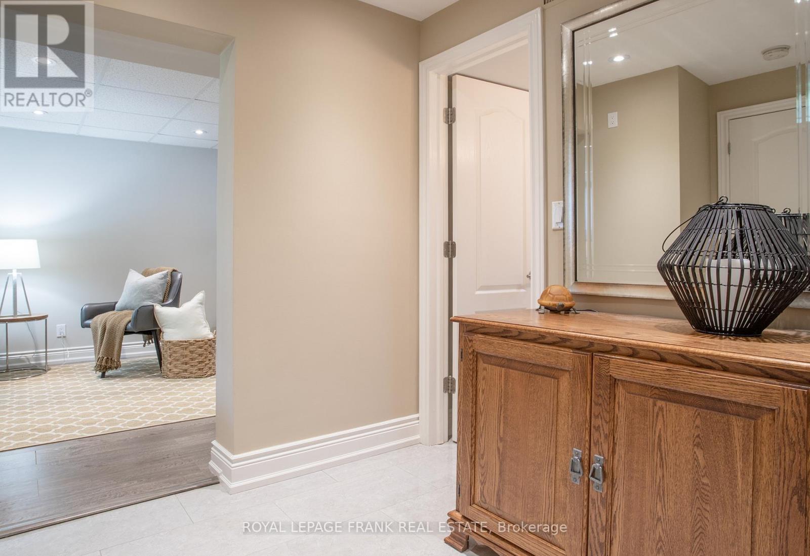 












524 CENTRE STREET N

,
Whitby (Downtown Whitby),




Ontario
L1N4T6

