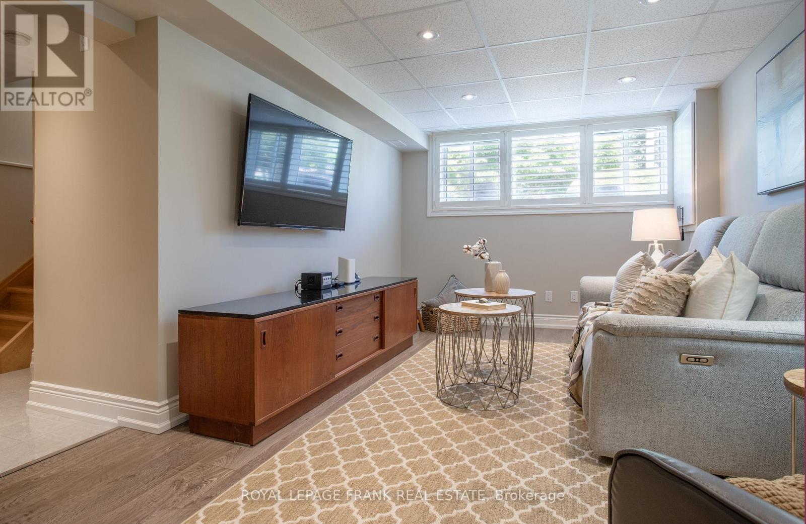 












524 CENTRE STREET N

,
Whitby (Downtown Whitby),




Ontario
L1N4T6


