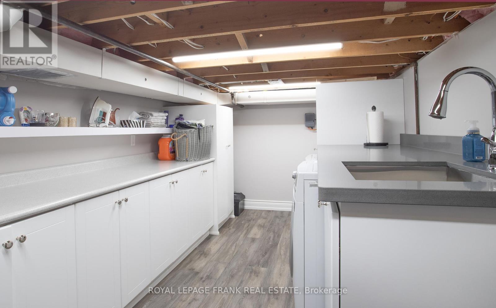












524 CENTRE STREET N

,
Whitby (Downtown Whitby),




Ontario
L1N4T6

