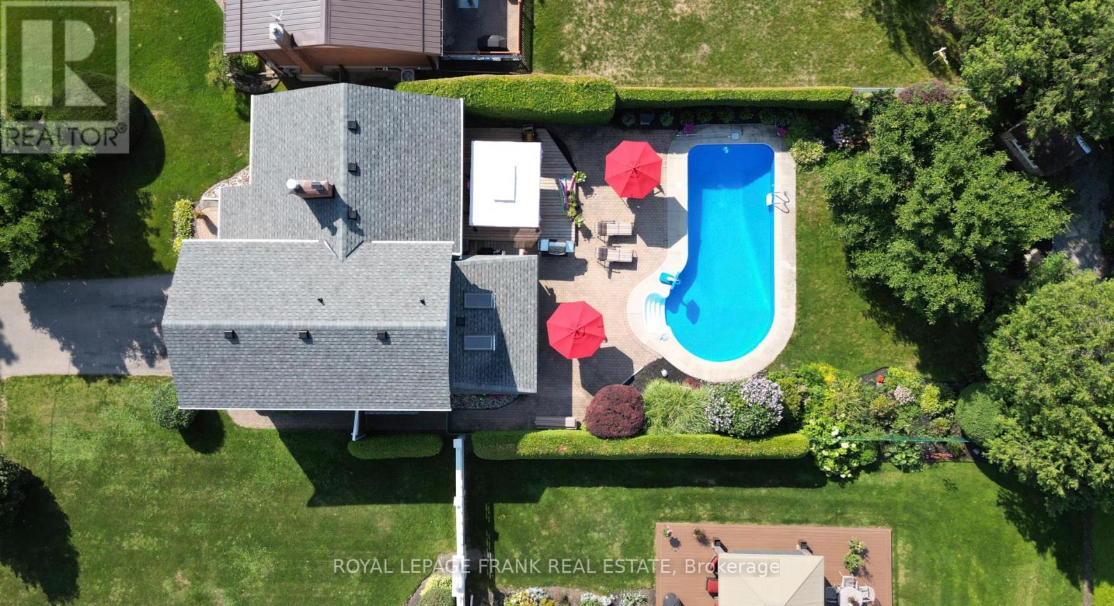 












524 CENTRE STREET N

,
Whitby (Downtown Whitby),




Ontario
L1N4T6

