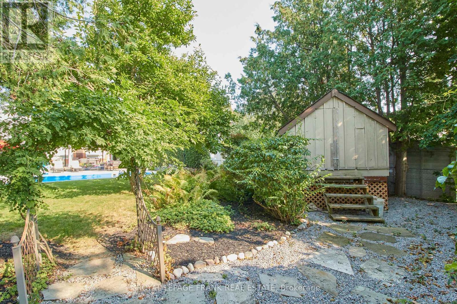 












524 CENTRE STREET N

,
Whitby (Downtown Whitby),




Ontario
L1N4T6

