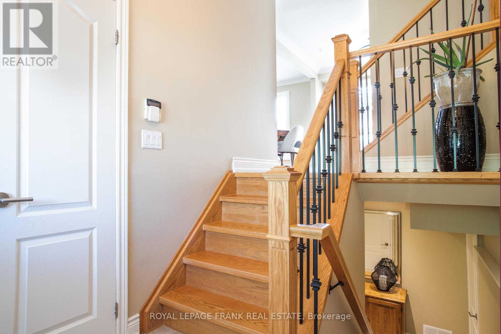 












524 CENTRE STREET N

,
Whitby (Downtown Whitby),




Ontario
L1N4T6

