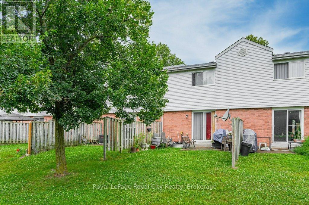 












6 - 40 IMPERIAL ROAD N

,
Guelph (Willow West/Sugarbush/West Acres),




Ontario
N1H8B4

