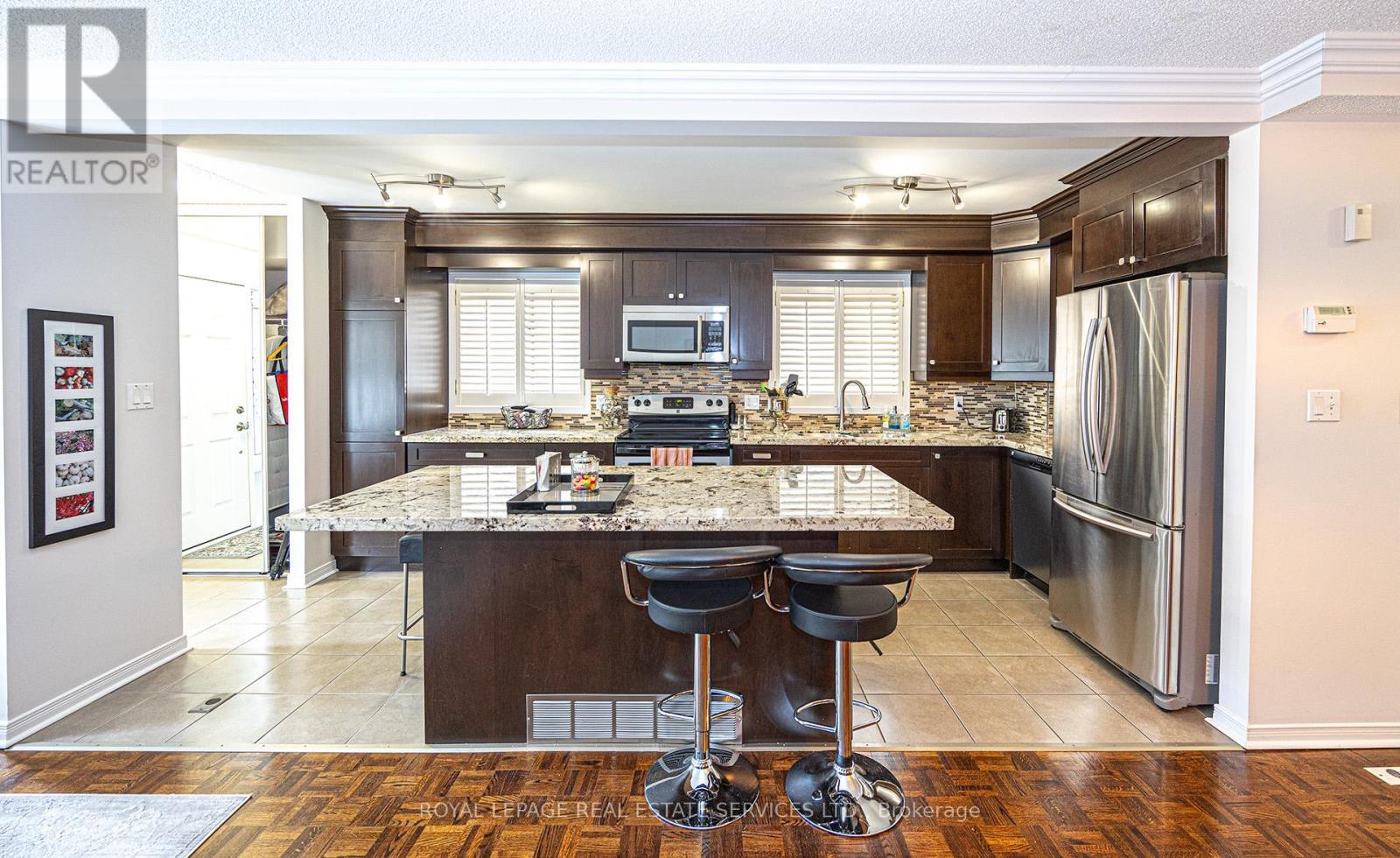 












21 - 1221 PARKWEST PLACE

,
Mississauga,




Ontario
L5E3J3

