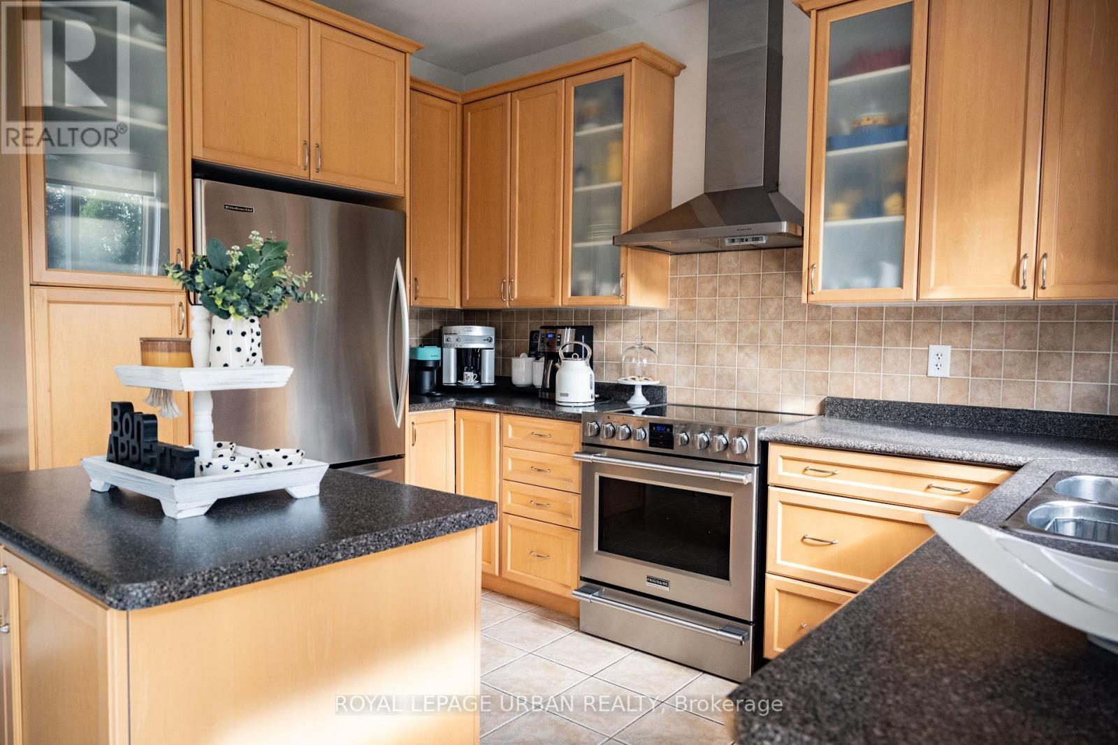 












27 LIGHTHEART DRIVE

,
Caledon,




Ontario
L7C1E3

