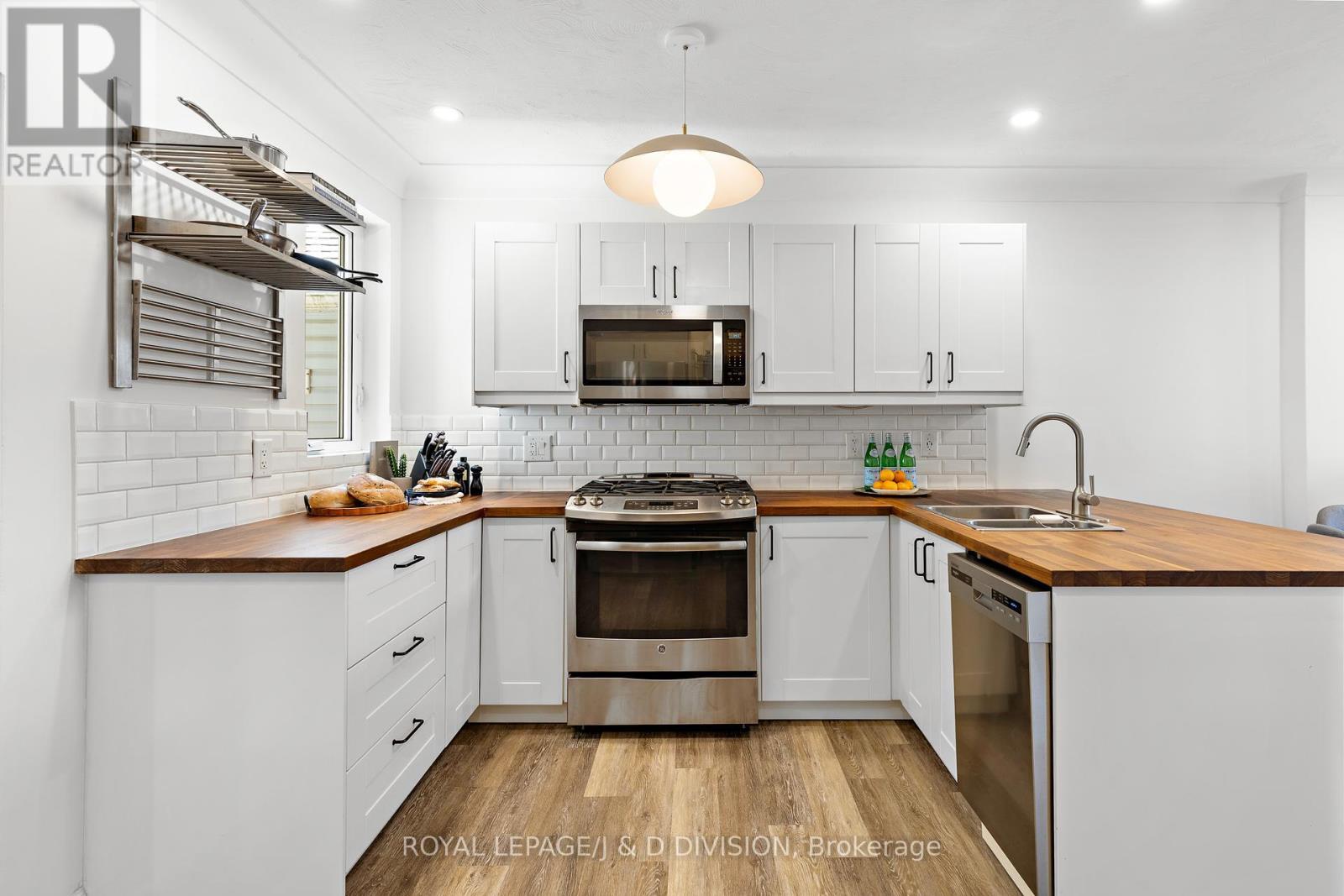 












123 DRAYTON AVENUE

,
Toronto,




Ontario
M4C3L8

