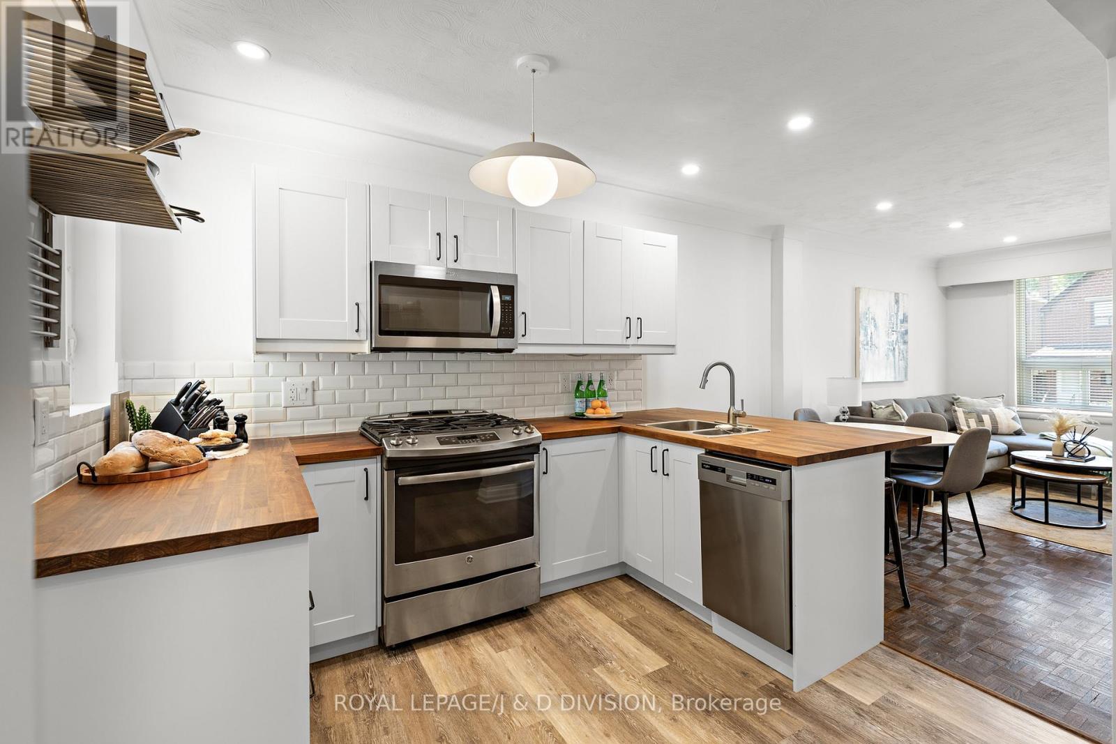 












123 DRAYTON AVENUE

,
Toronto,




Ontario
M4C3L8

