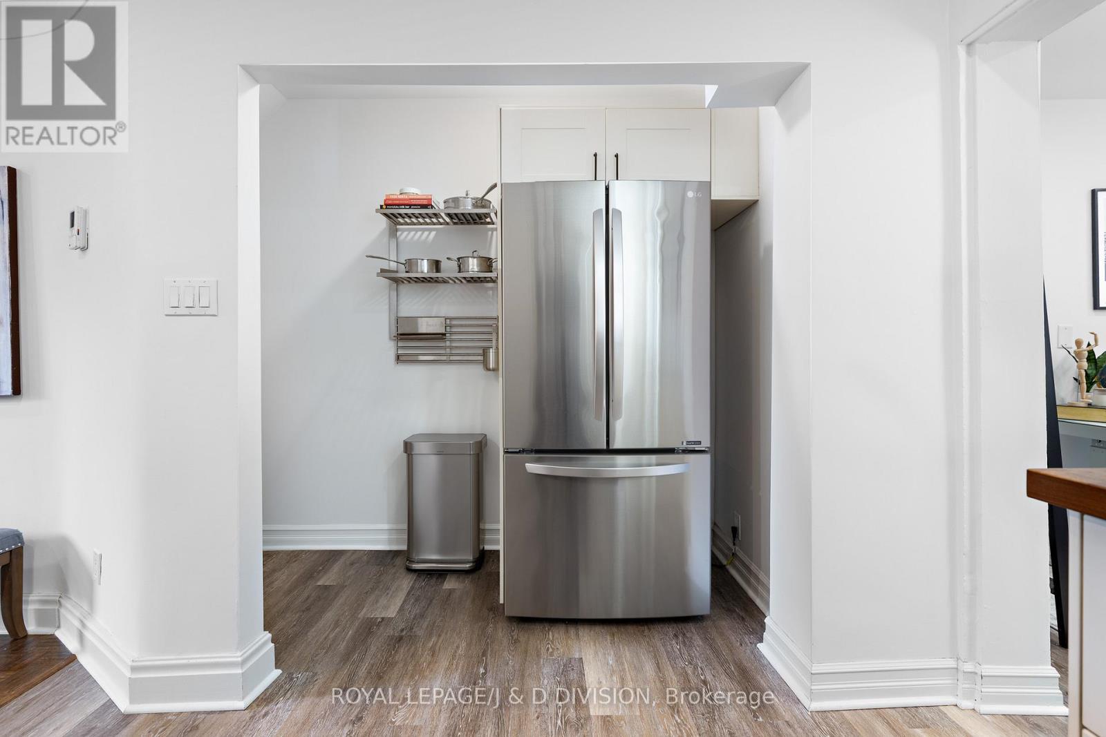 












123 DRAYTON AVENUE

,
Toronto,




Ontario
M4C3L8

