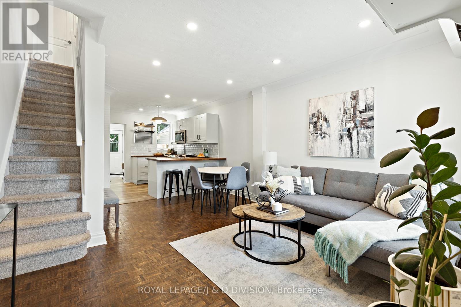 












123 DRAYTON AVENUE

,
Toronto,




Ontario
M4C3L8

