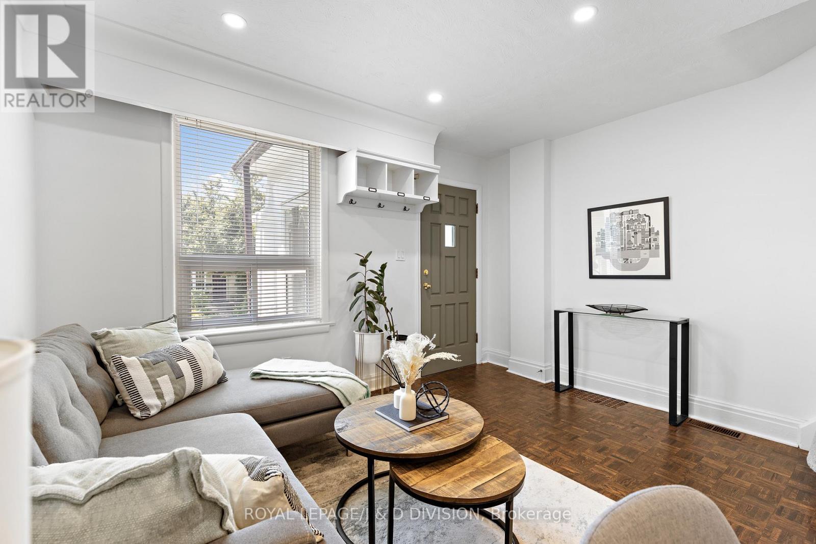 












123 DRAYTON AVENUE

,
Toronto,




Ontario
M4C3L8


