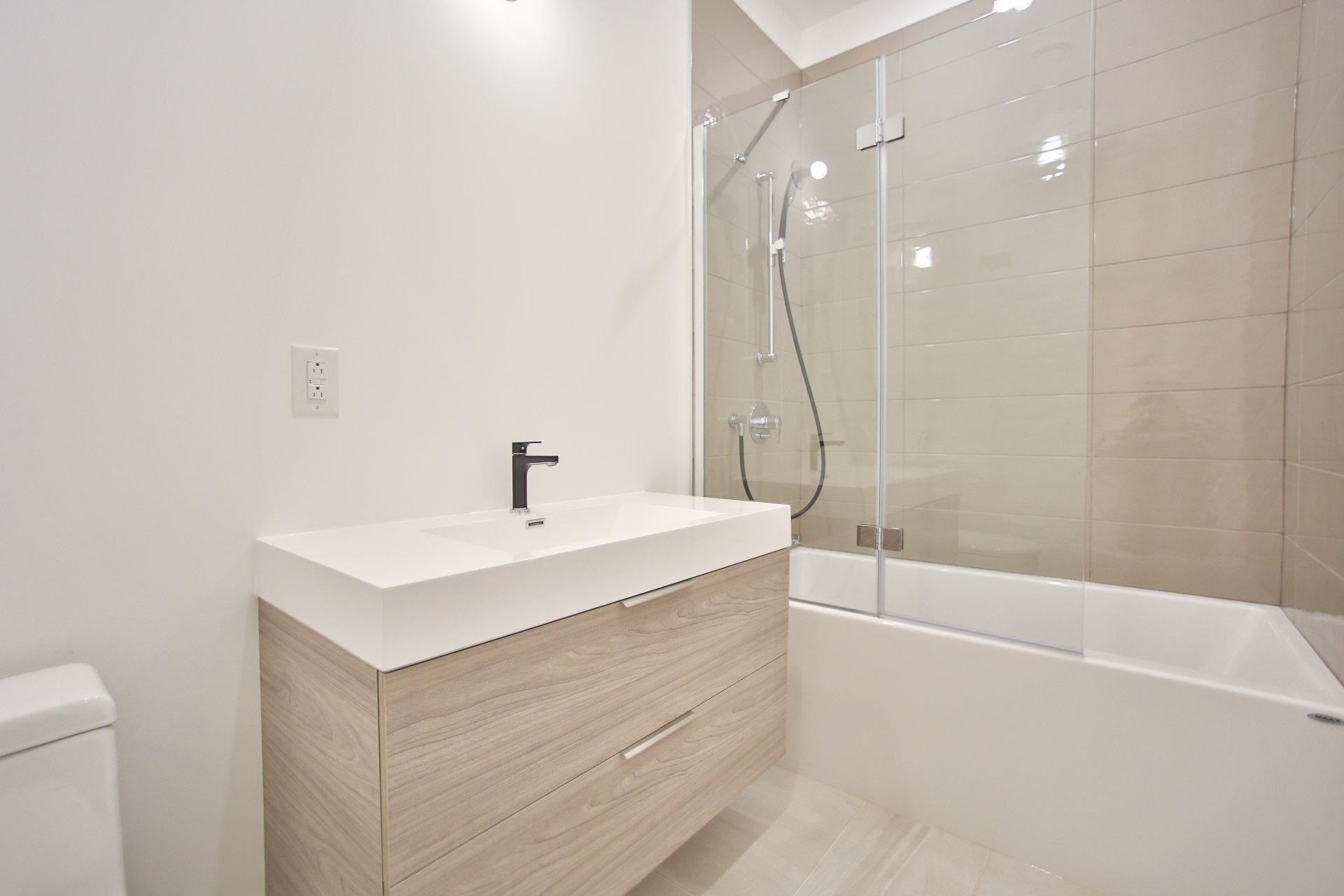 









75


Rue De Castelnau O.

, 106,
Montréal (Villeray/Saint-Michel/Parc-Extension),




QC
H2R0B9


