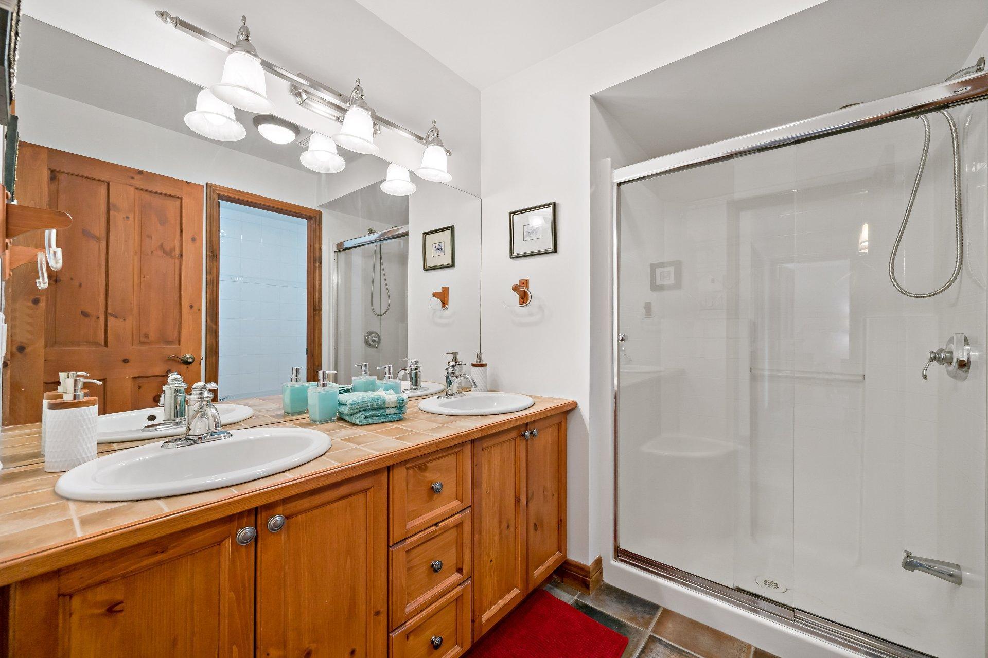 









225


Rue du Mont-Plaisant

, 1,
Mont-Tremblant,




QC
J8E1L2

