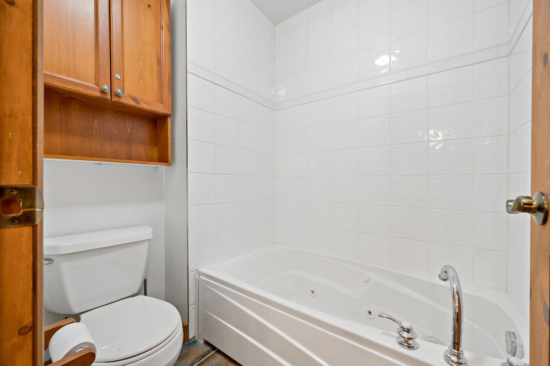 









225


Rue du Mont-Plaisant

, 1,
Mont-Tremblant,




QC
J8E1L2

