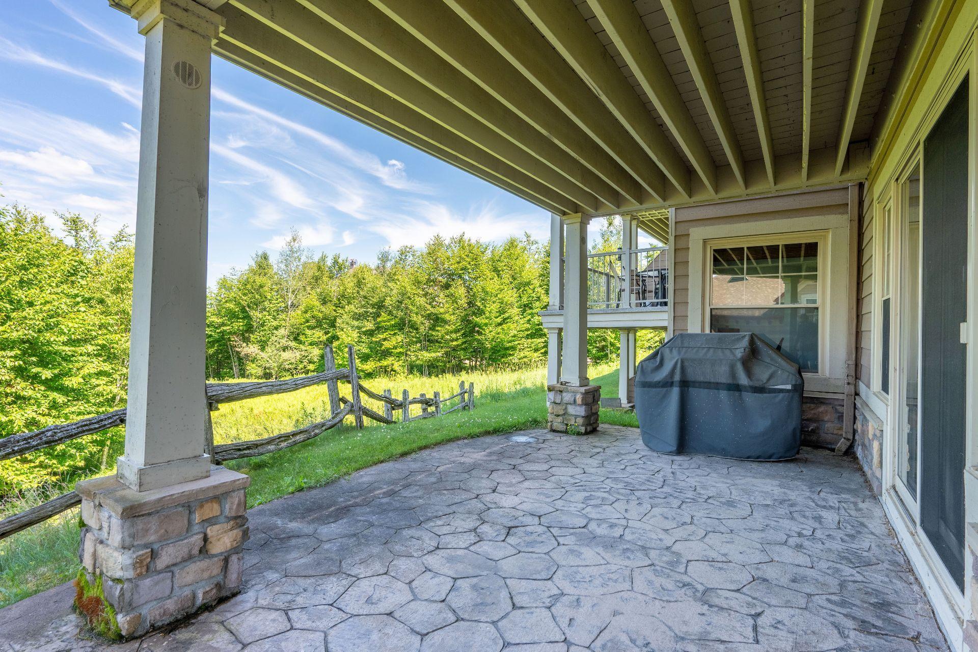 









225


Rue du Mont-Plaisant

, 1,
Mont-Tremblant,




QC
J8E1L2

