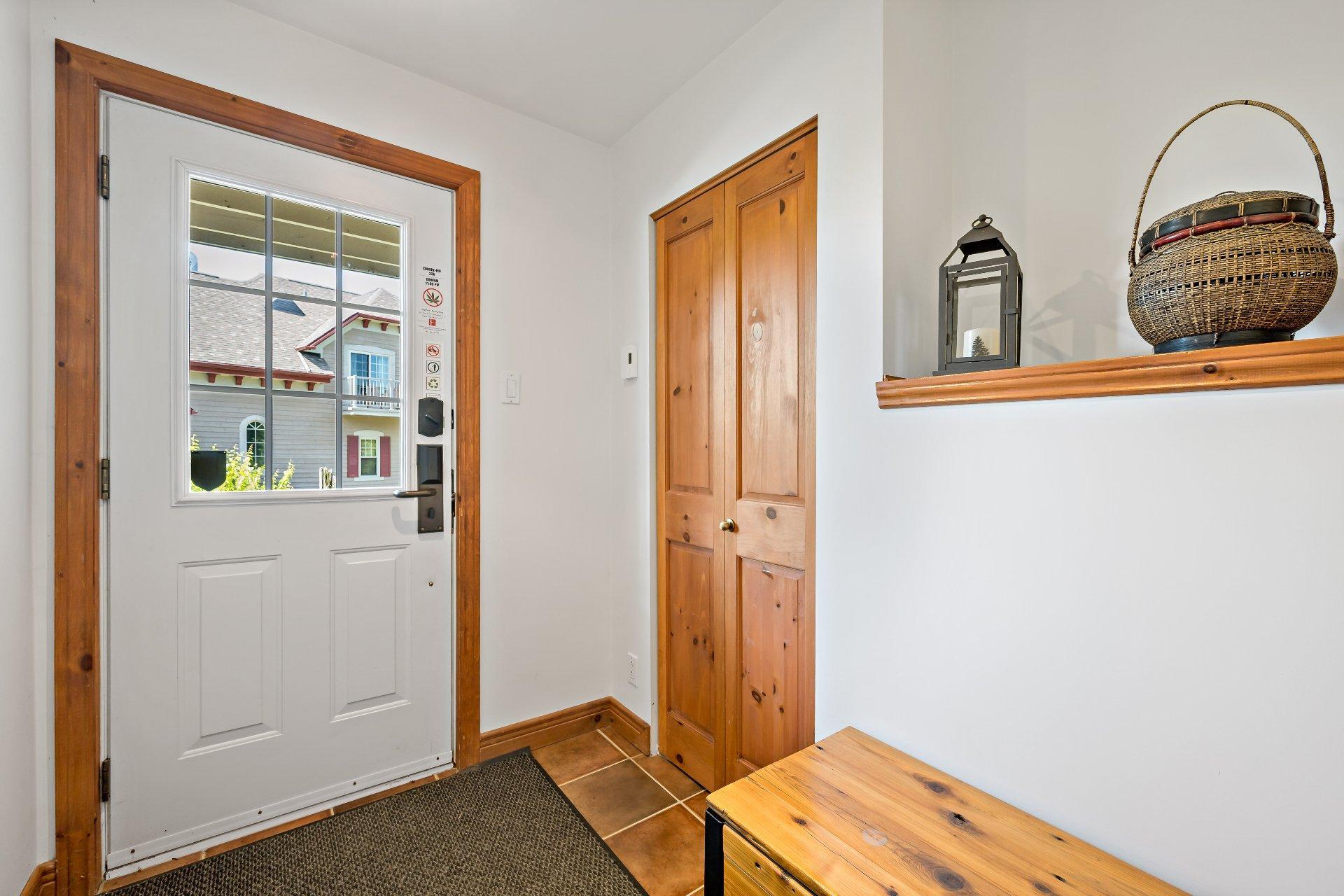 









225


Rue du Mont-Plaisant

, 1,
Mont-Tremblant,




QC
J8E1L2

