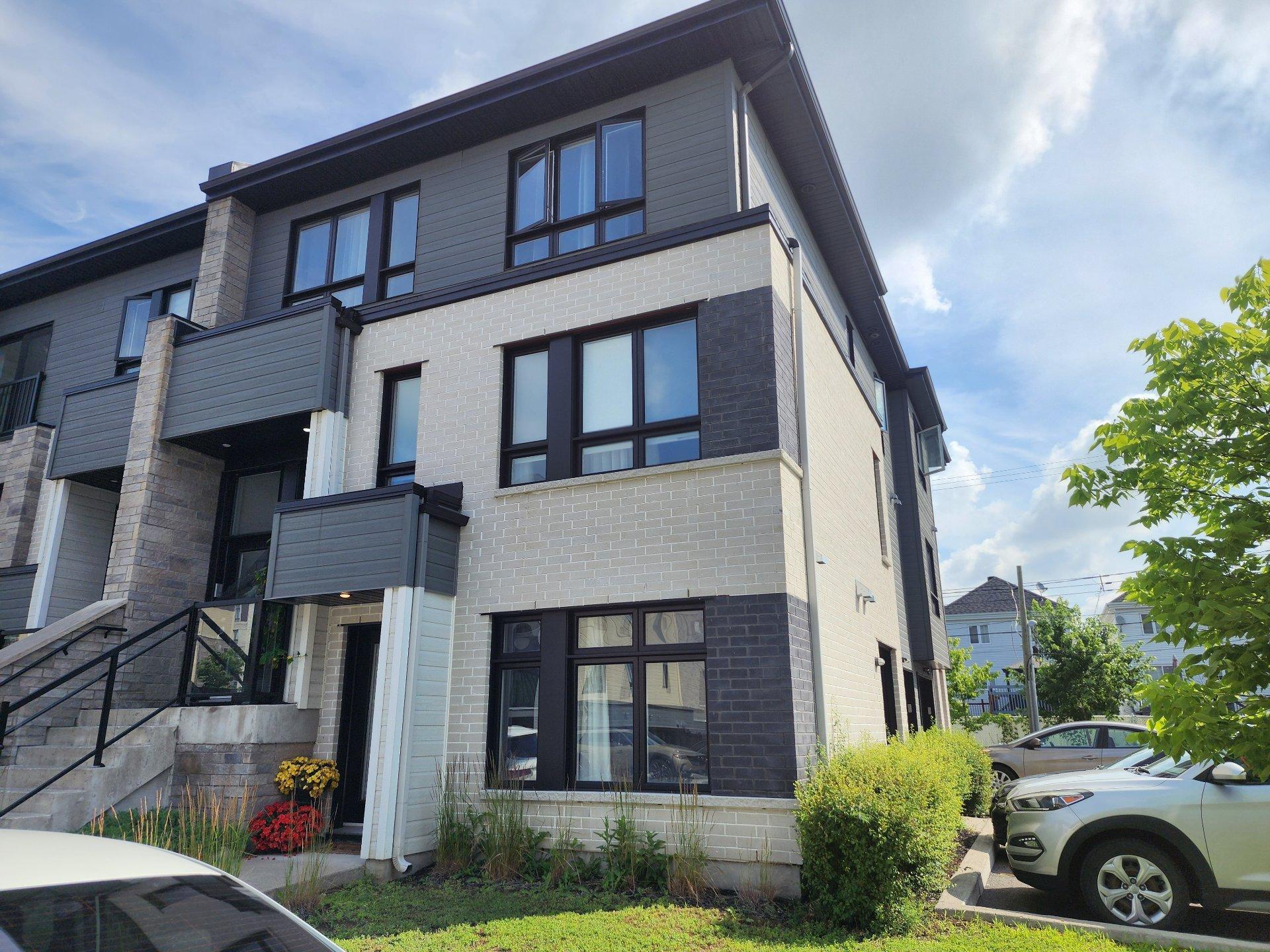 









716

 - 724


Rue du Mont-Laval

,
Laval (Sainte-Dorothée),




QC
H7X0G2

