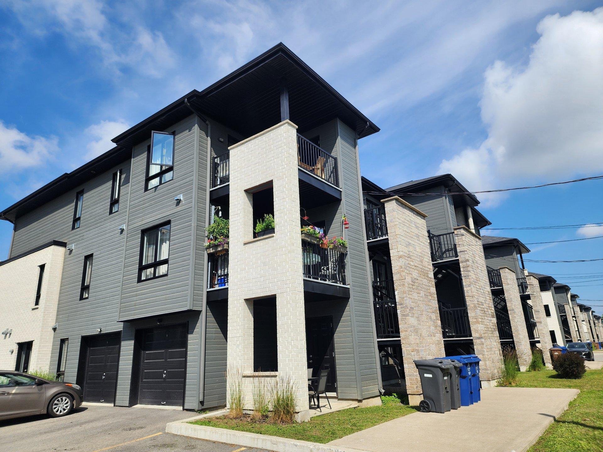 









716

 - 724


Rue du Mont-Laval

,
Laval (Sainte-Dorothée),




QC
H7X0G2

